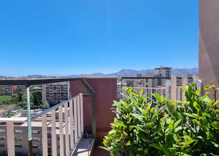 CITY HOUSE&FREE PARKING moderno e spazioso per 6 e 7 persone by Perry-Holiday